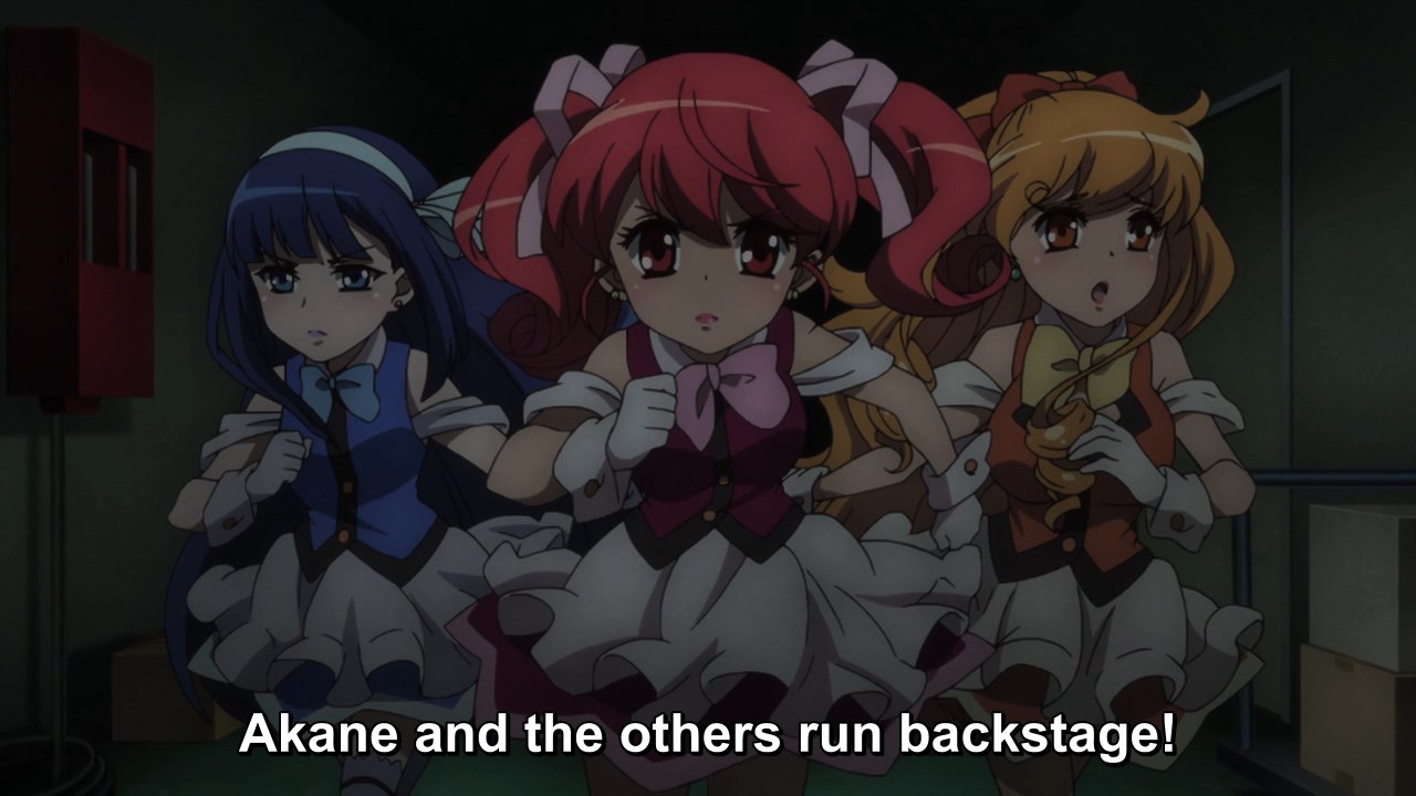 Akane and the others run backstage!